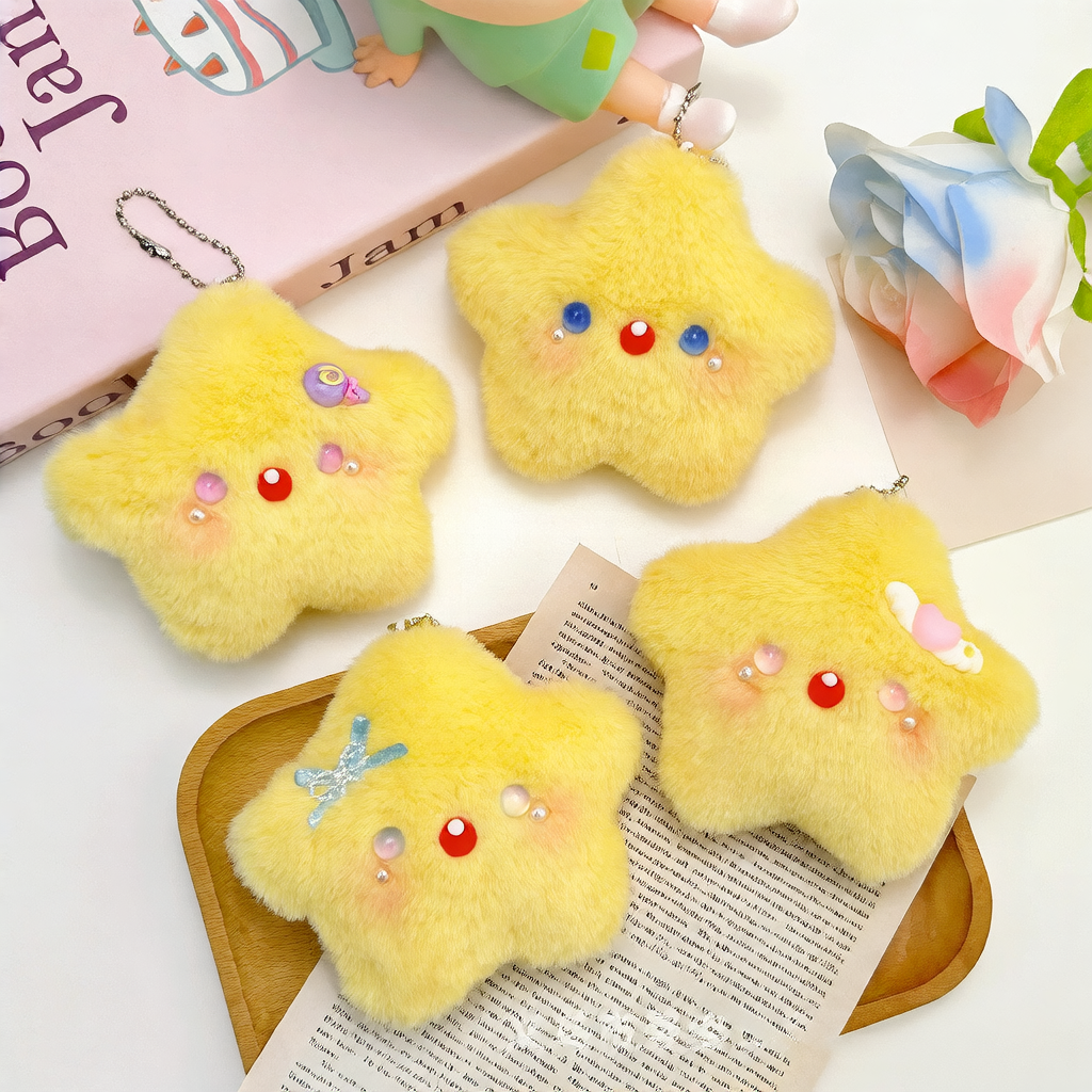 Cute Plush Star Squeaky Toy Keychain for Cats & Dogs ? Soft Interactive Pet Toy for Playtime & Chewing