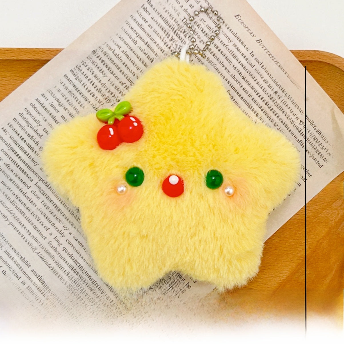 Cute Plush Star Squeaky Toy Keychain for Cats & Dogs ? Soft Interactive Pet Toy for Playtime & Chewing